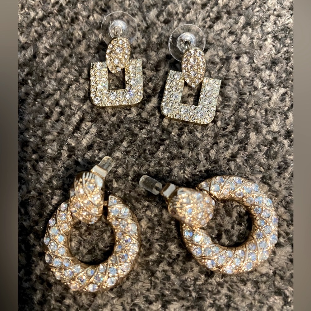 Two pairs New Fashion earring, gold tone, match everything:) pls see the video
